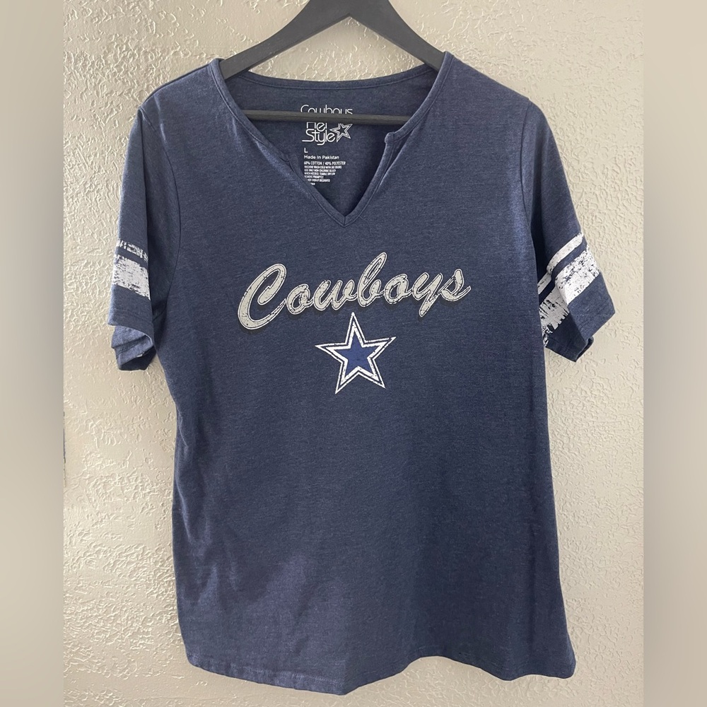 Herstyle Women’s Navy Cowboys V-Neck Tee with White Accents Size Large